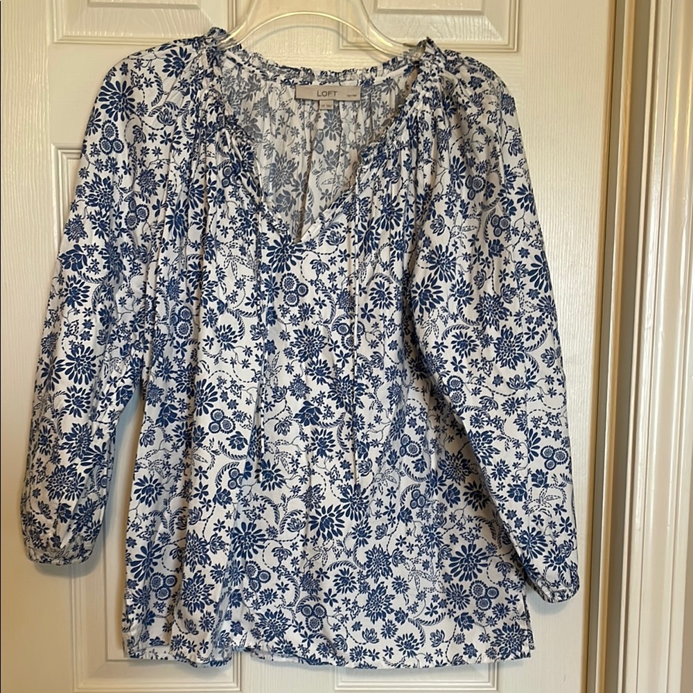 LOFT Women's Blue Floral Top